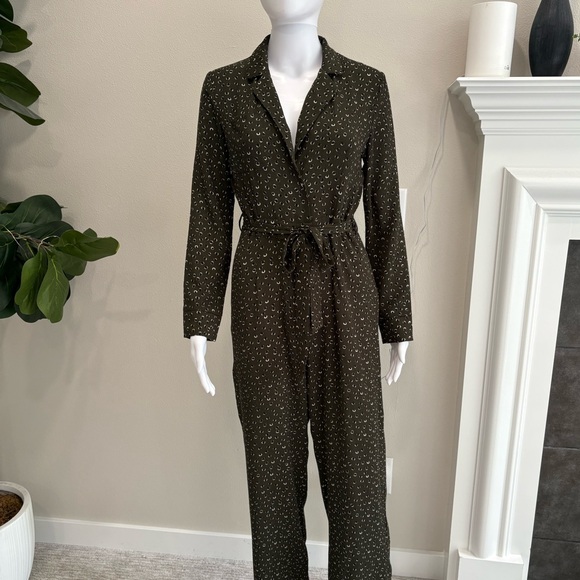 Nasty Gal Long Sleeve Collared Jumpsuit Size 8 Wide Leg Dot Patterned One Piece - Picture 5 of 12